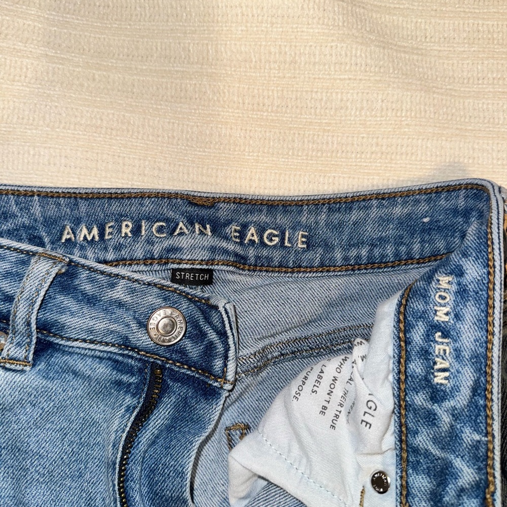 American Eagle Outfitters Mom Jeans | 2 - Picture 3 of 4